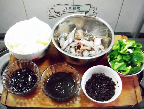 三汁焖牛蛙的做法