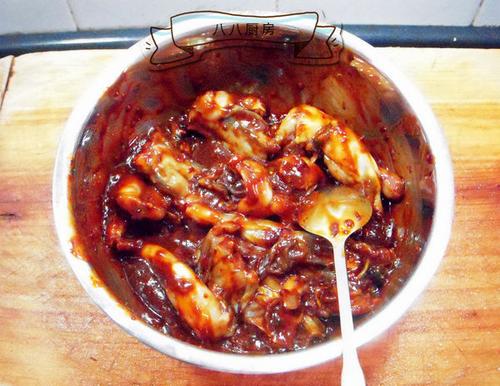 三汁焖牛蛙的做法