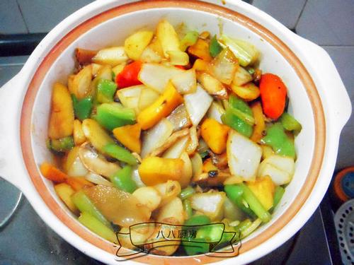 三汁焖牛蛙的做法