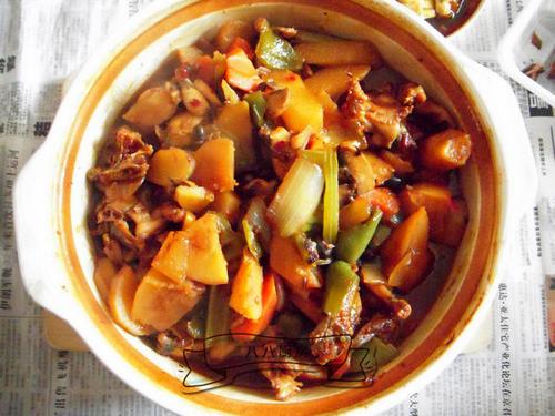 三汁焖牛蛙的做法