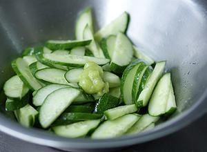 芥末麻香黄瓜配白切素牛肉的做法