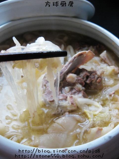 大骨头炖酸菜的做法