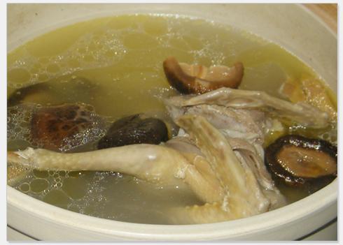 香菇煲乳鸽的做法