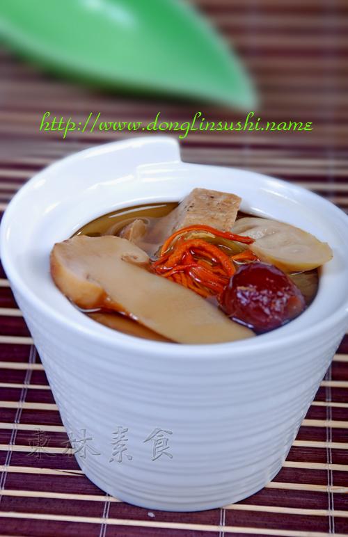 菌菇提神养颜靓汤的做法