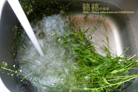 地菜花煮鸡蛋的做法