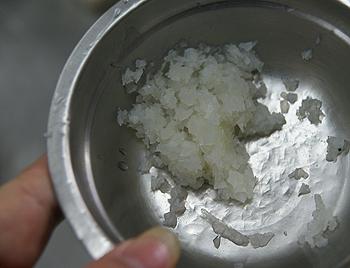 烤素香排西蓝花配罗勒油汁的做法