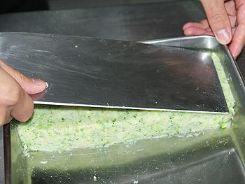 烤素香排西蓝花配罗勒油汁的做法