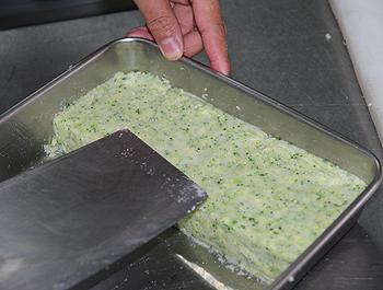 烤素香排西蓝花配罗勒油汁的做法