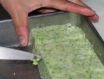 烤素香排西蓝花配罗勒油汁的做法