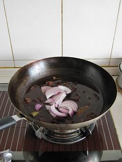 红酒炖羊肉的做法