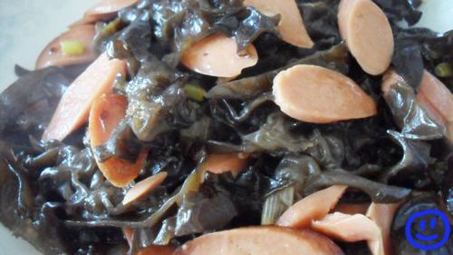 火腿炒木耳的做法