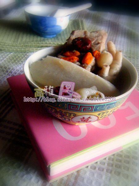 淮山枸杞子排骨汤的做法