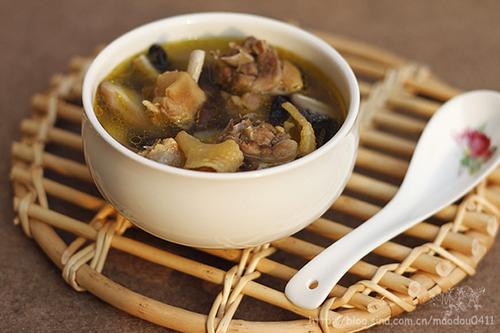 香菇木耳草鸡汤的做法