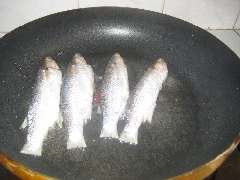 盐酥斋鱼的做法