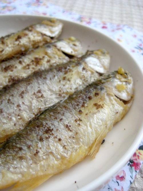 盐酥斋鱼的做法