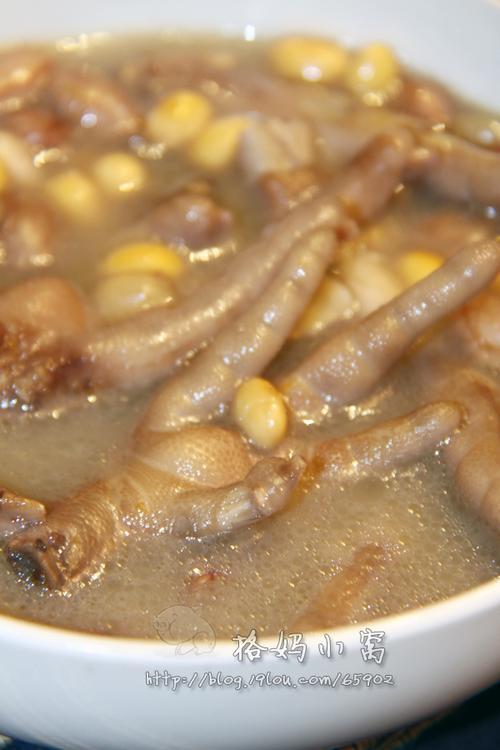 黄豆花生炖鸡爪的做法