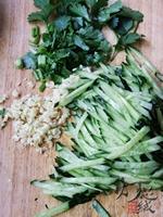 金针菇拌豆腐皮的做法