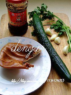 红油猪耳拌黄瓜的做法