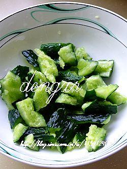 红油猪耳拌黄瓜的做法