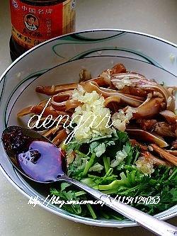 红油猪耳拌黄瓜的做法