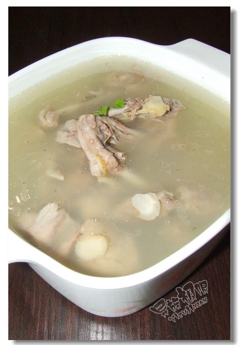 水鸭炖花旗参汤的做法