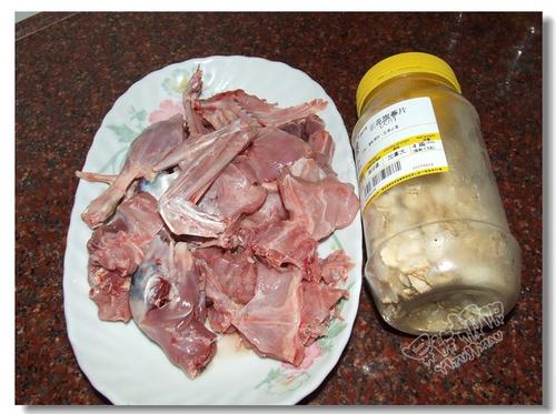 水鸭炖花旗参汤的做法