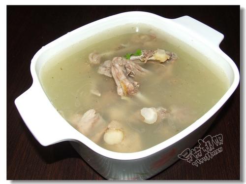 水鸭炖花旗参汤的做法