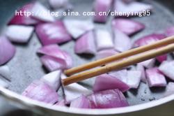 椒盐酱汁炒年糕的做法