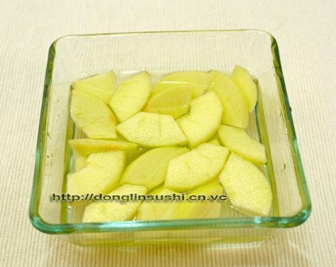 松仁苹果炒菠菜的做法