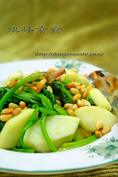 松仁苹果炒菠菜的做法
