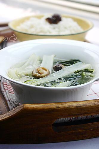 冬菇猪骨汤浸白菜仔的做法