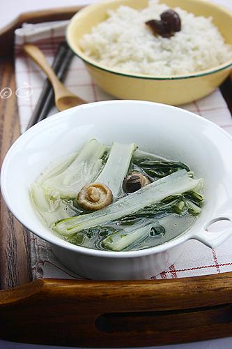 冬菇猪骨汤浸白菜仔的做法