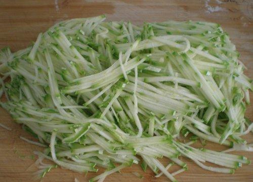 西葫芦炒虾皮的做法