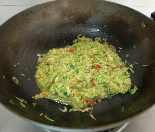 西葫芦炒虾皮的做法