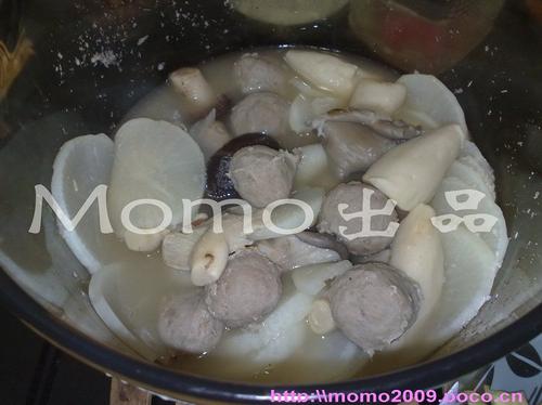 杂菌萝卜牛丸煲的做法