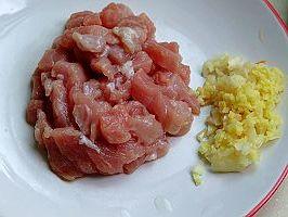 酱肉豌豆的做法