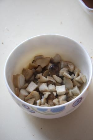 杏鲍菇牛肉烧鸡肉的做法