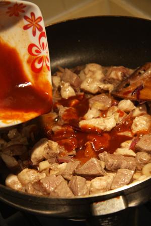 杏鲍菇牛肉烧鸡肉的做法