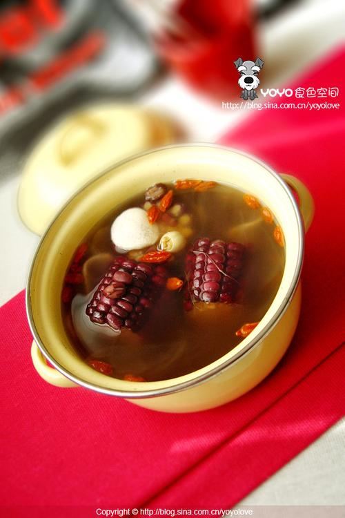 莲子芡实淮山玉米汤的做法