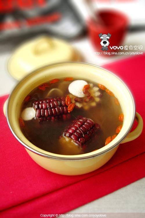 莲子芡实淮山玉米汤的做法