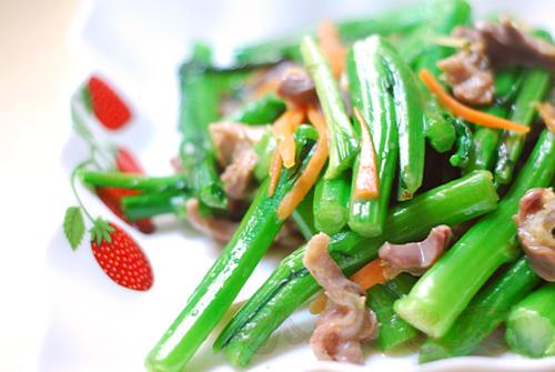 菜心炒鸡杂的做法