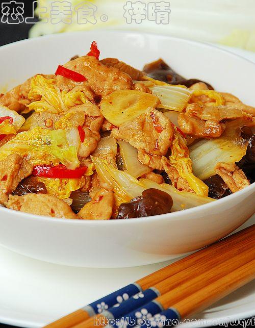 白菜猪肉炒木耳的做法