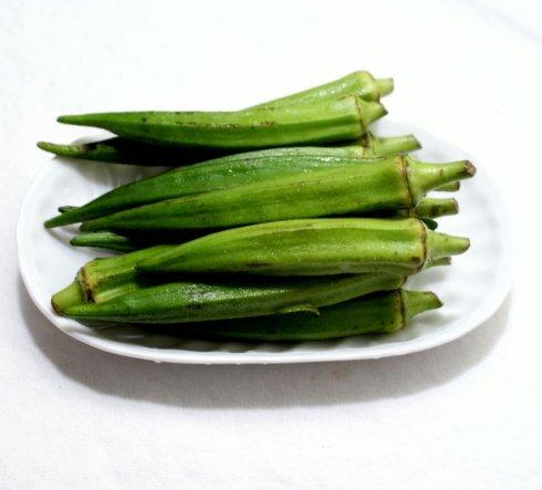 秋葵椰浆烩山药的做法