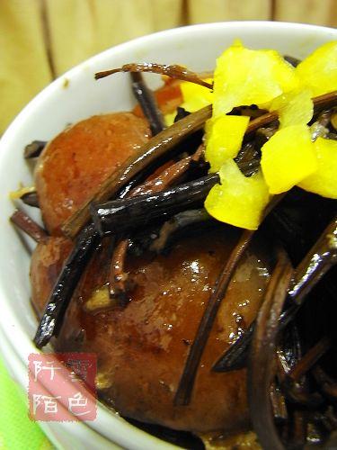 干蕨菜炖肉皮的做法