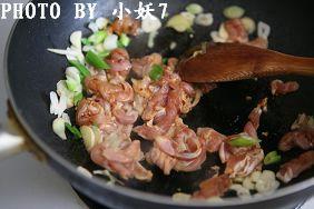 老干妈冬笋炒鸡肉的做法