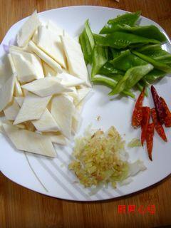 茭白小炒鸡的做法