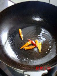 茭白小炒鸡的做法