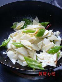 茭白小炒鸡的做法