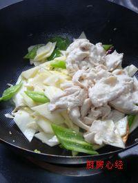 茭白小炒鸡的做法