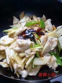 茭白小炒鸡的做法